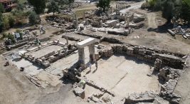 stratonikeia-antik-kenti’ndeki-kutuphane-ayaga-kaldiriliyor