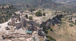 becin-antik-kenti’nde-kazilar-suruyor:-ok-uclari-bulundu