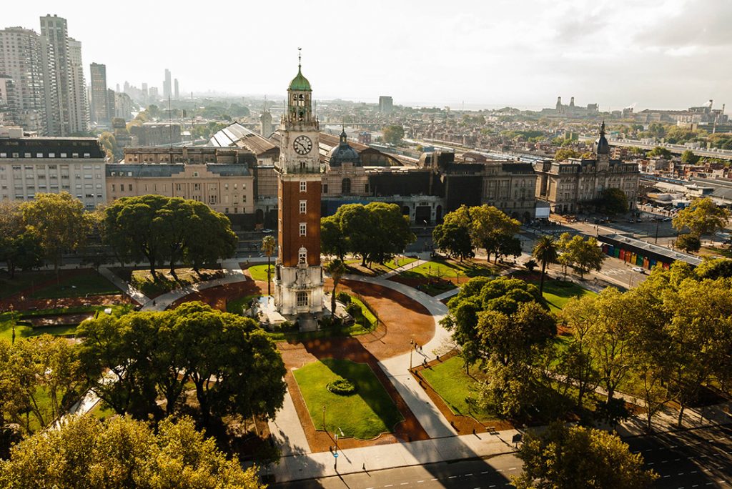 Buenos Aires’teki Torre Monumental saat kulesi.