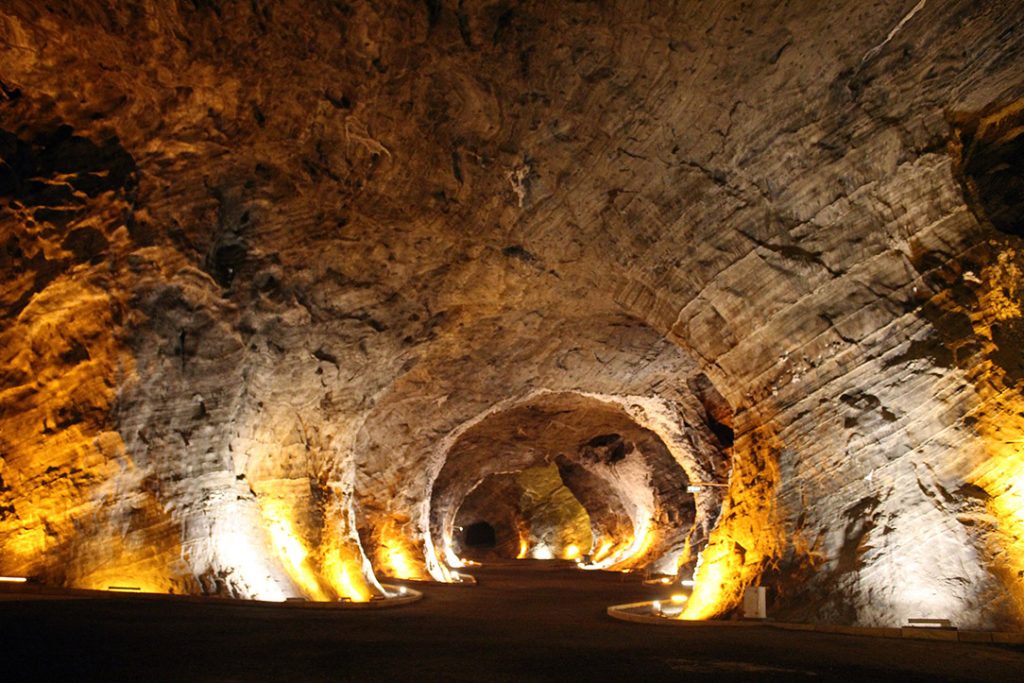 Iğdır Tuzluca Tuz Mağaraları.