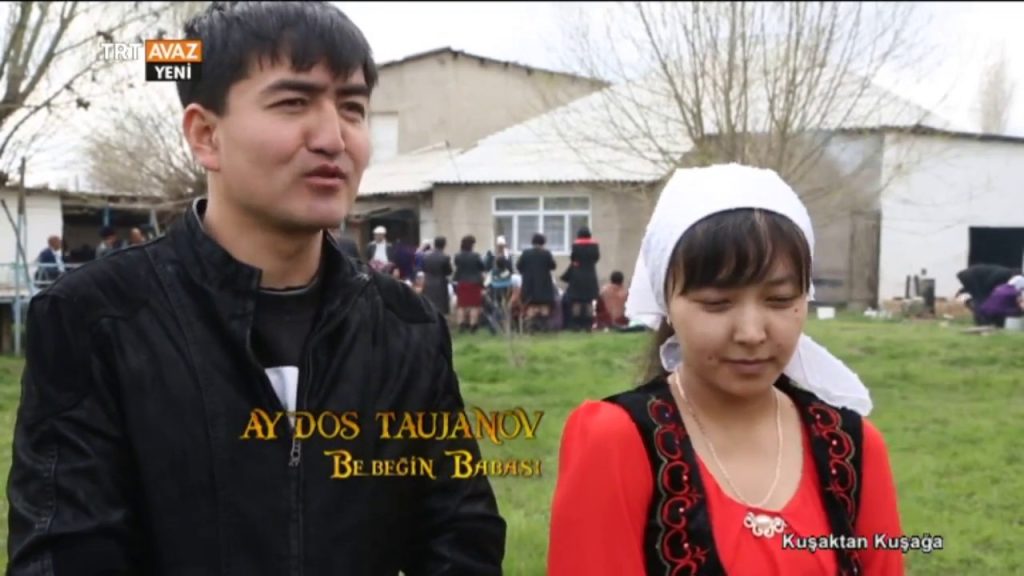 Kazakistan’da Yeni Doğan Bebeği Görmeye Gelenler Böyle Karşılanır –